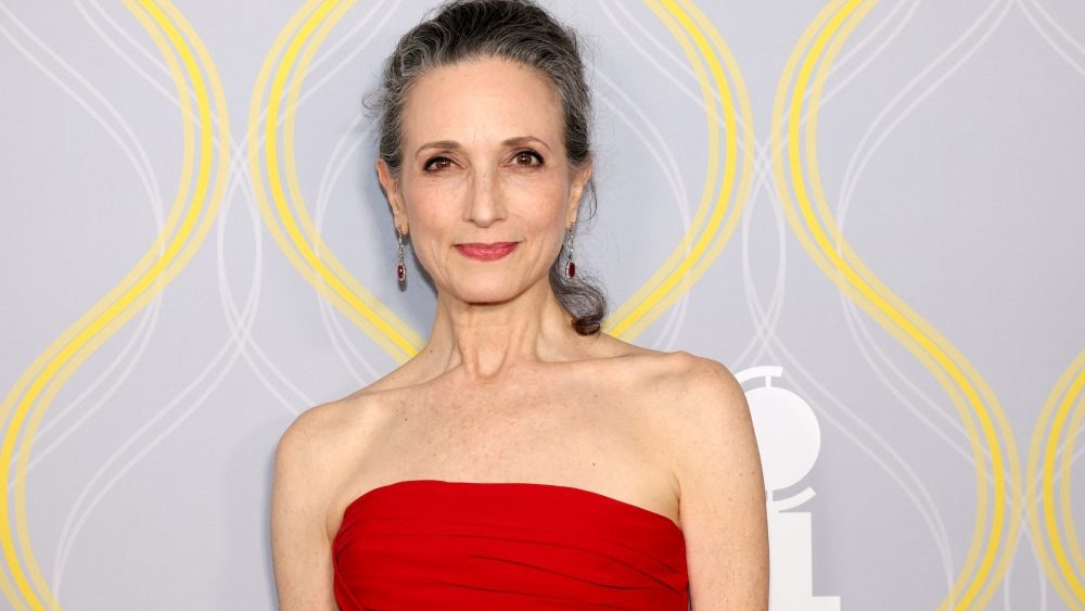 She often appears as a special guest in famous television dramas