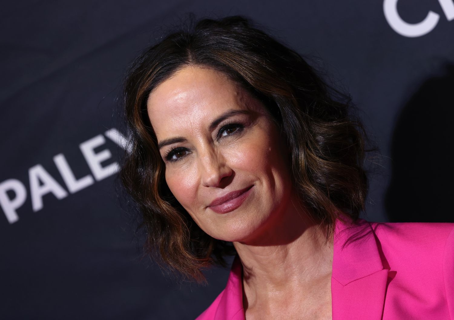 Wendy Moniz is one of the multi-talented actresses