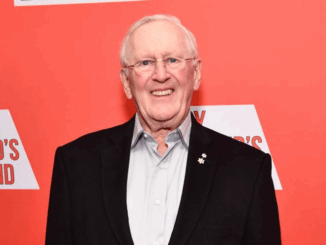 Image of actor Len Cariou