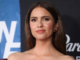 Photo of actress Shelley Hennig