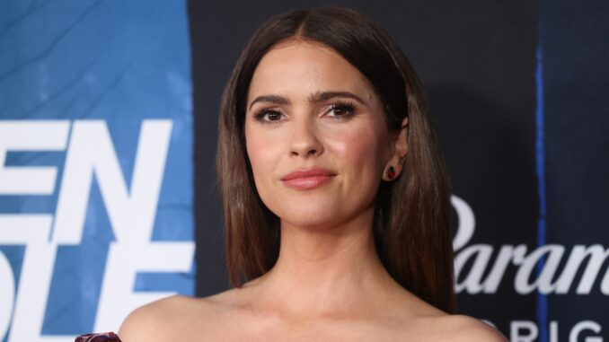 shelley-hennig Photo of actress Shelley Hennig
